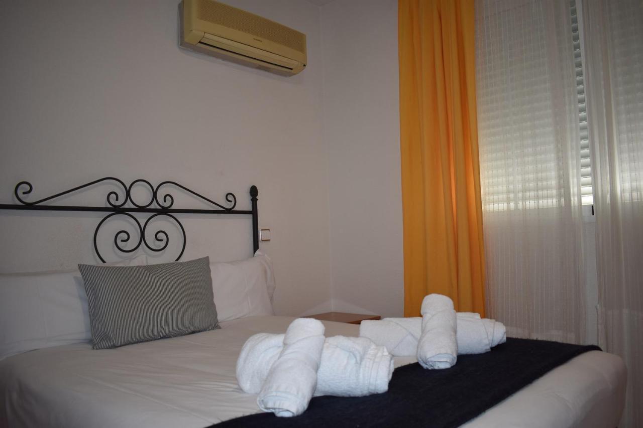 Hotel El Ancla Villanueva de la Canada Room photo